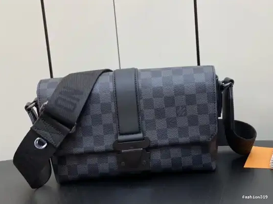 LOUIS Messenger S-Cape VUITTON 0323
